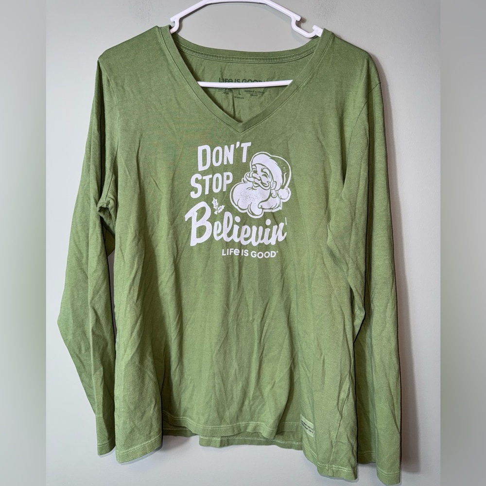 Life Is Good Women’s Crusher‎ Tee VNeck Green Don’t Stop Believin’ Large